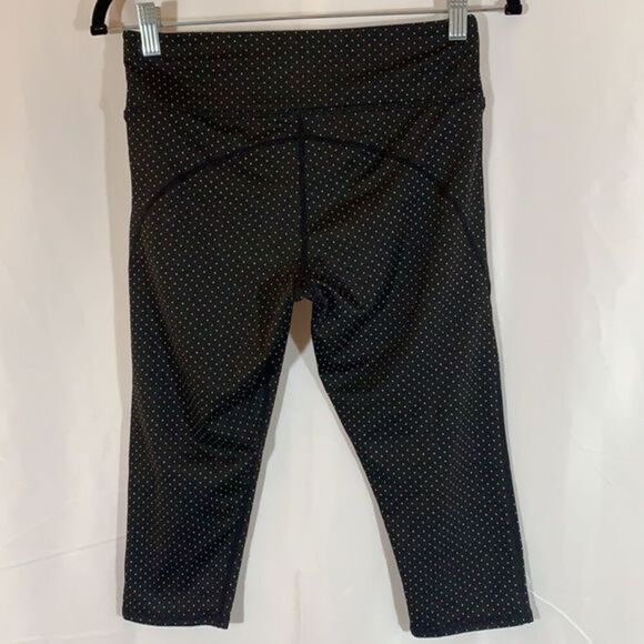 Sketchers Black & White Polkadot Cropped Leggings - Picture 3 of 7